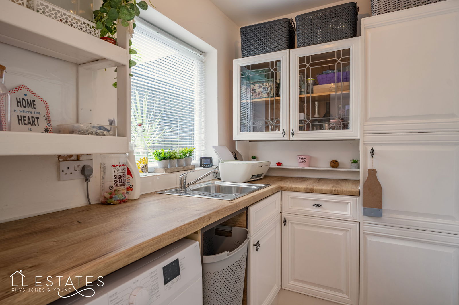 2 bed bungalow for sale in Rhodfa Gop, Trelawnyd  - Property Image 8