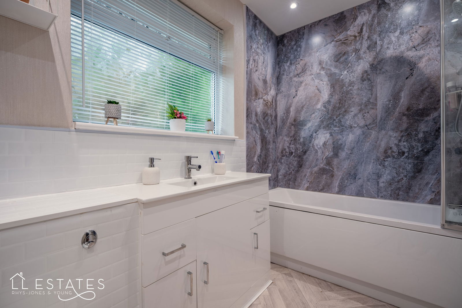 2 bed bungalow for sale in Rhodfa Gop, Trelawnyd  - Property Image 11