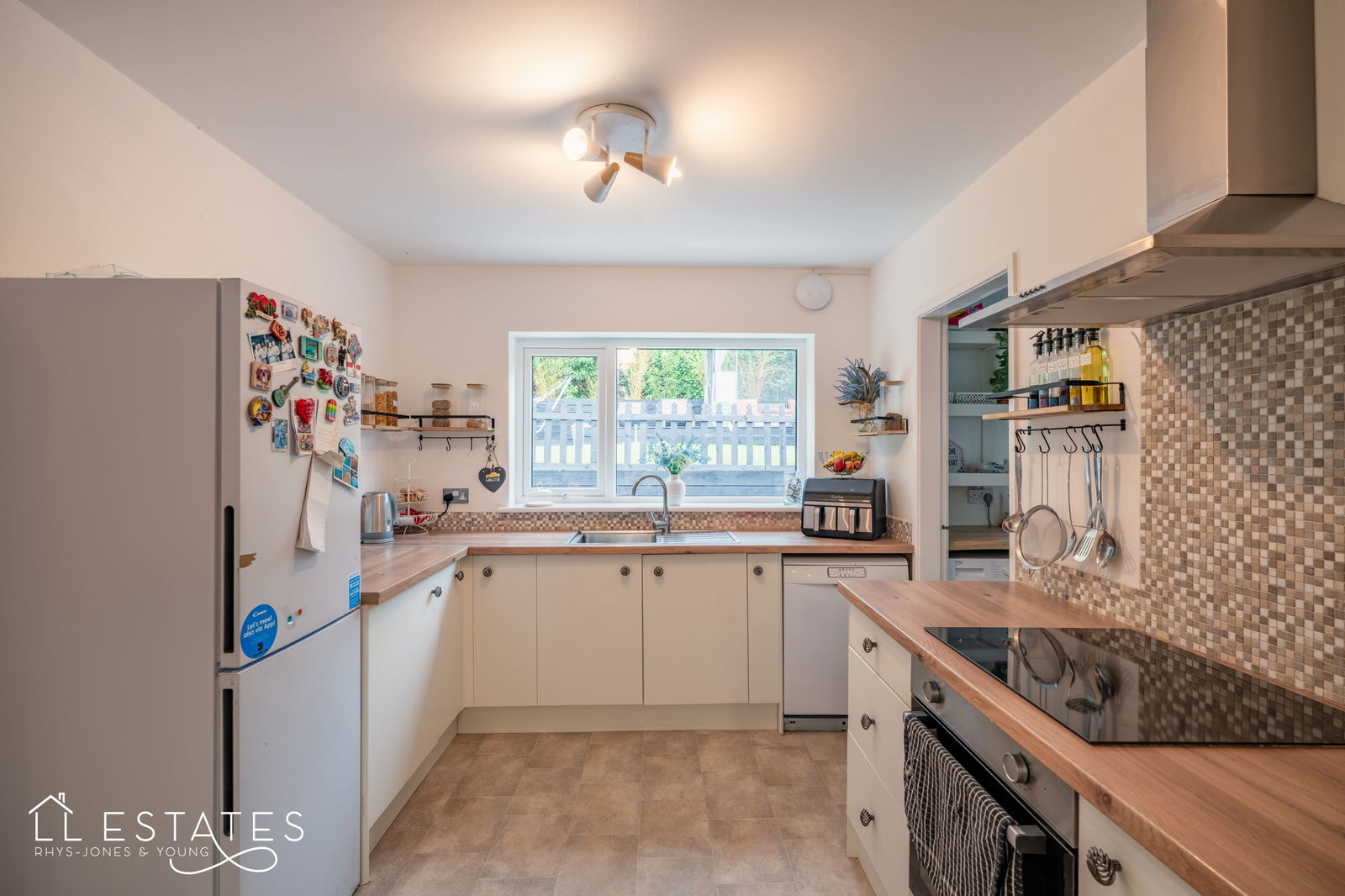 2 bed bungalow for sale in Rhodfa Gop, Trelawnyd  - Property Image 4