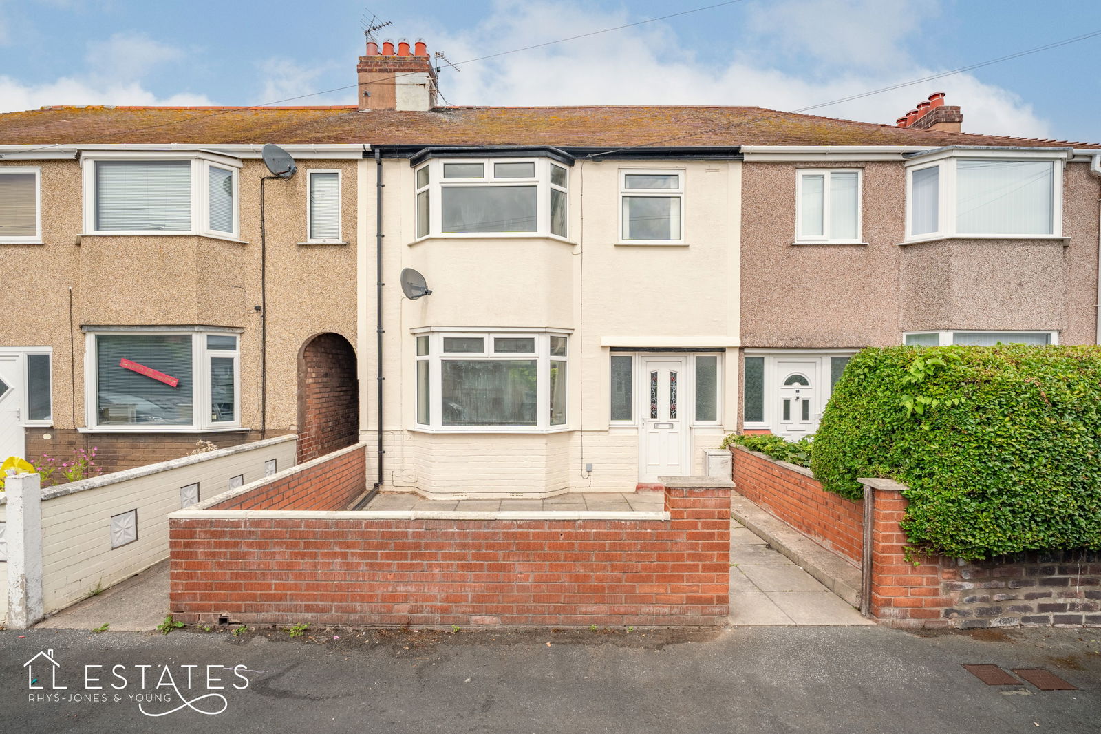 3 bed terraced house for sale in Brookdale Road, Rhyl - Property Image 1