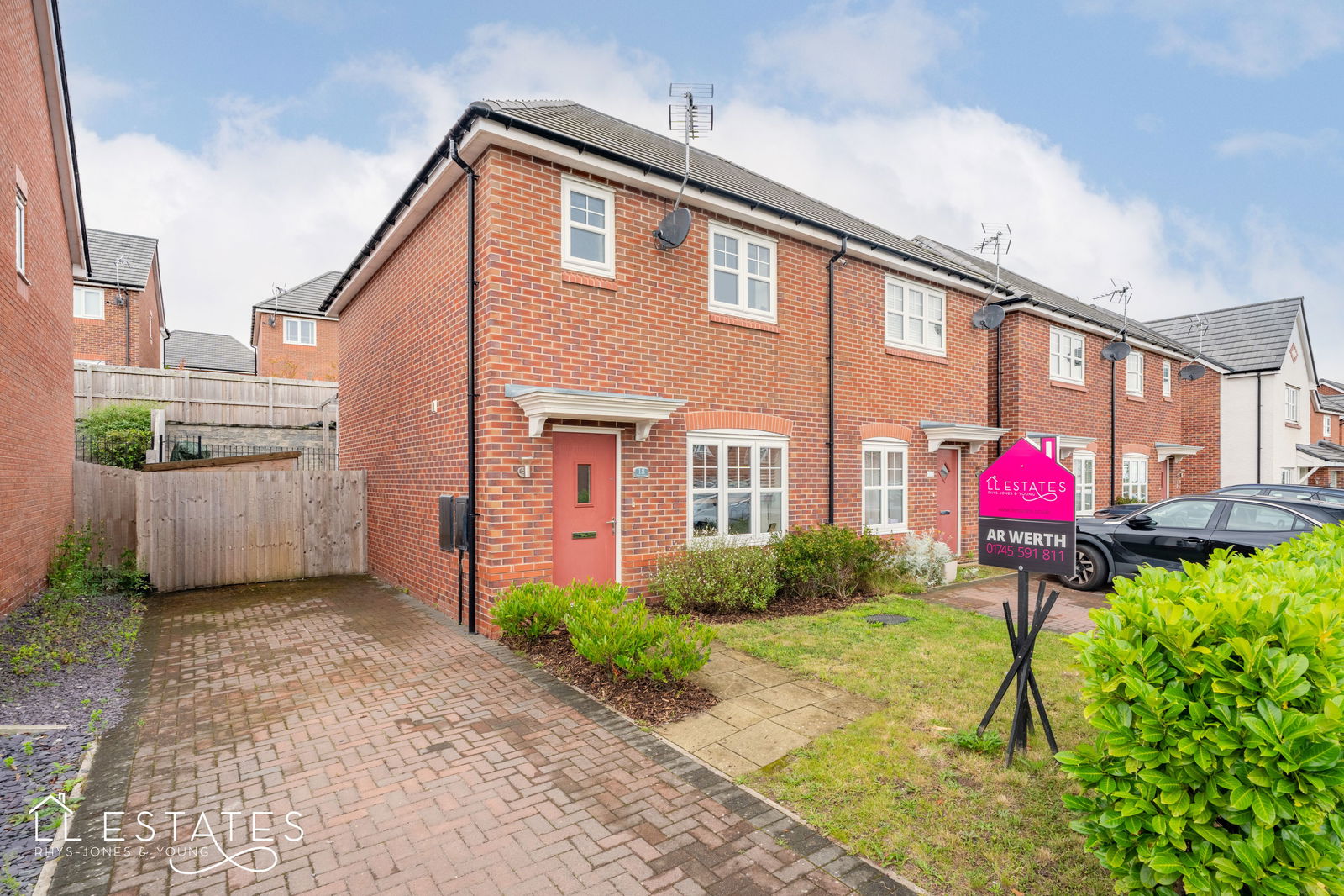 3 bed semi-detached house for sale, Dyserth, LL18