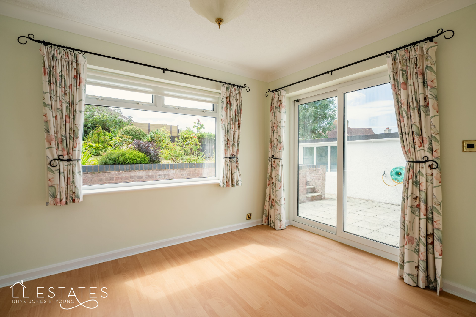 3 bed bungalow for sale in Conway Crescent, Llandudno 5