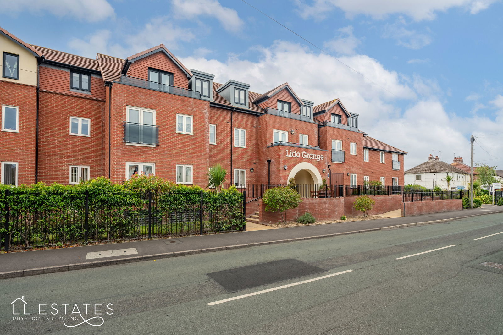 1 bed ground floor flat for sale in Sandy Lane, Prestatyn  - Property Image 1
