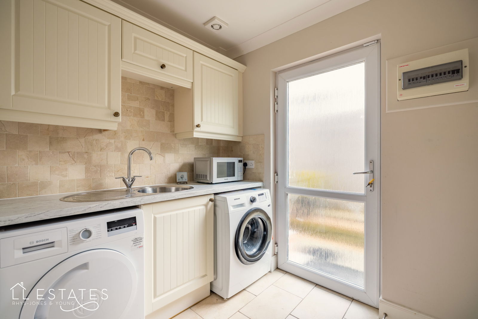 3 bed bungalow for sale in Allt Goch, St. Asaph  - Property Image 8
