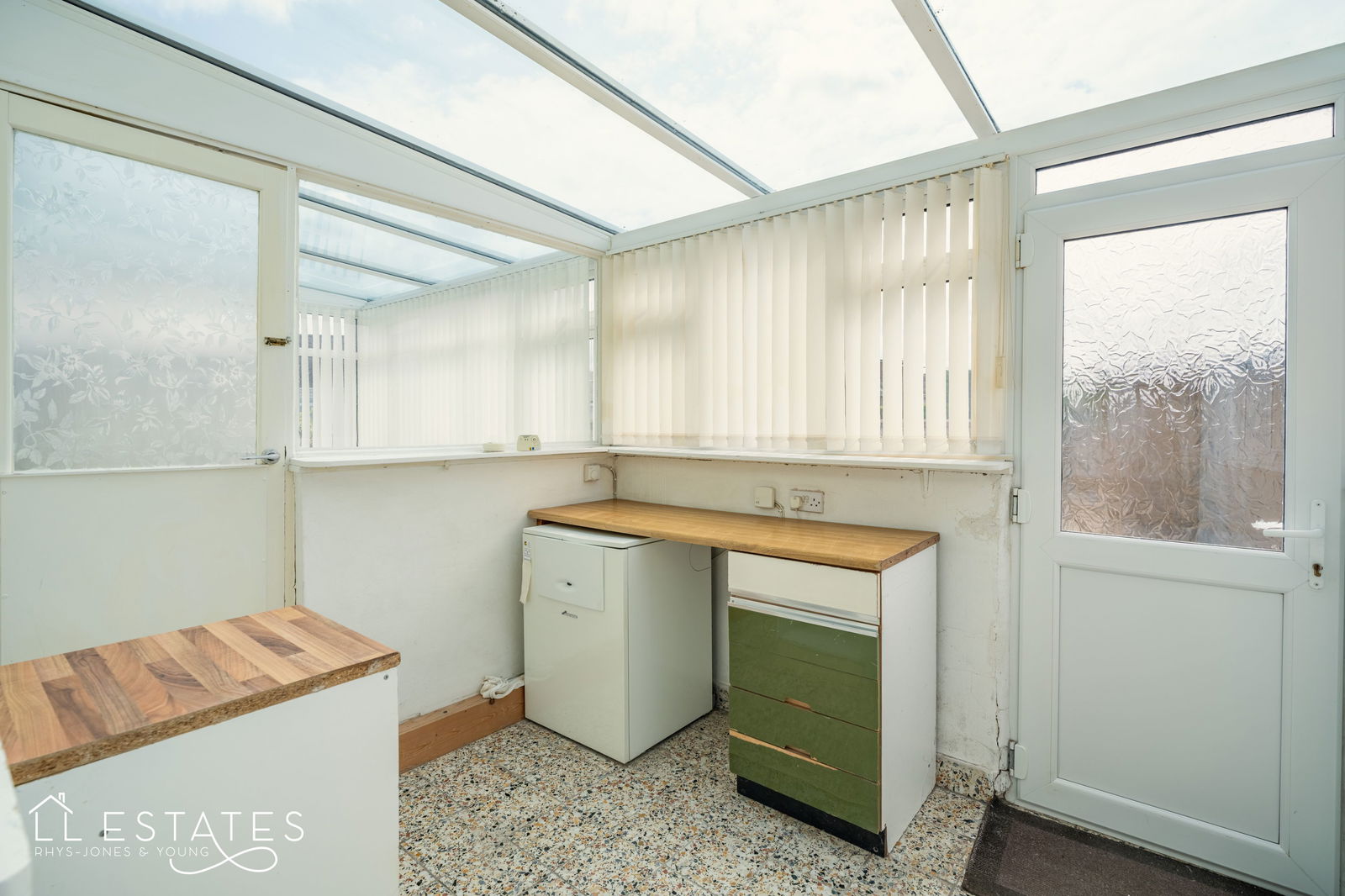 3 bed bungalow for sale in Highlands Close, Rhuddlan  - Property Image 11