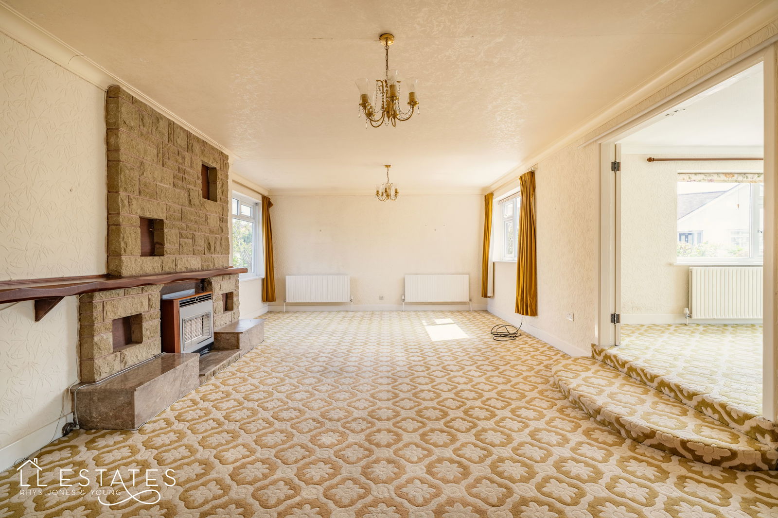 3 bed bungalow for sale in Highlands Close, Rhuddlan 1