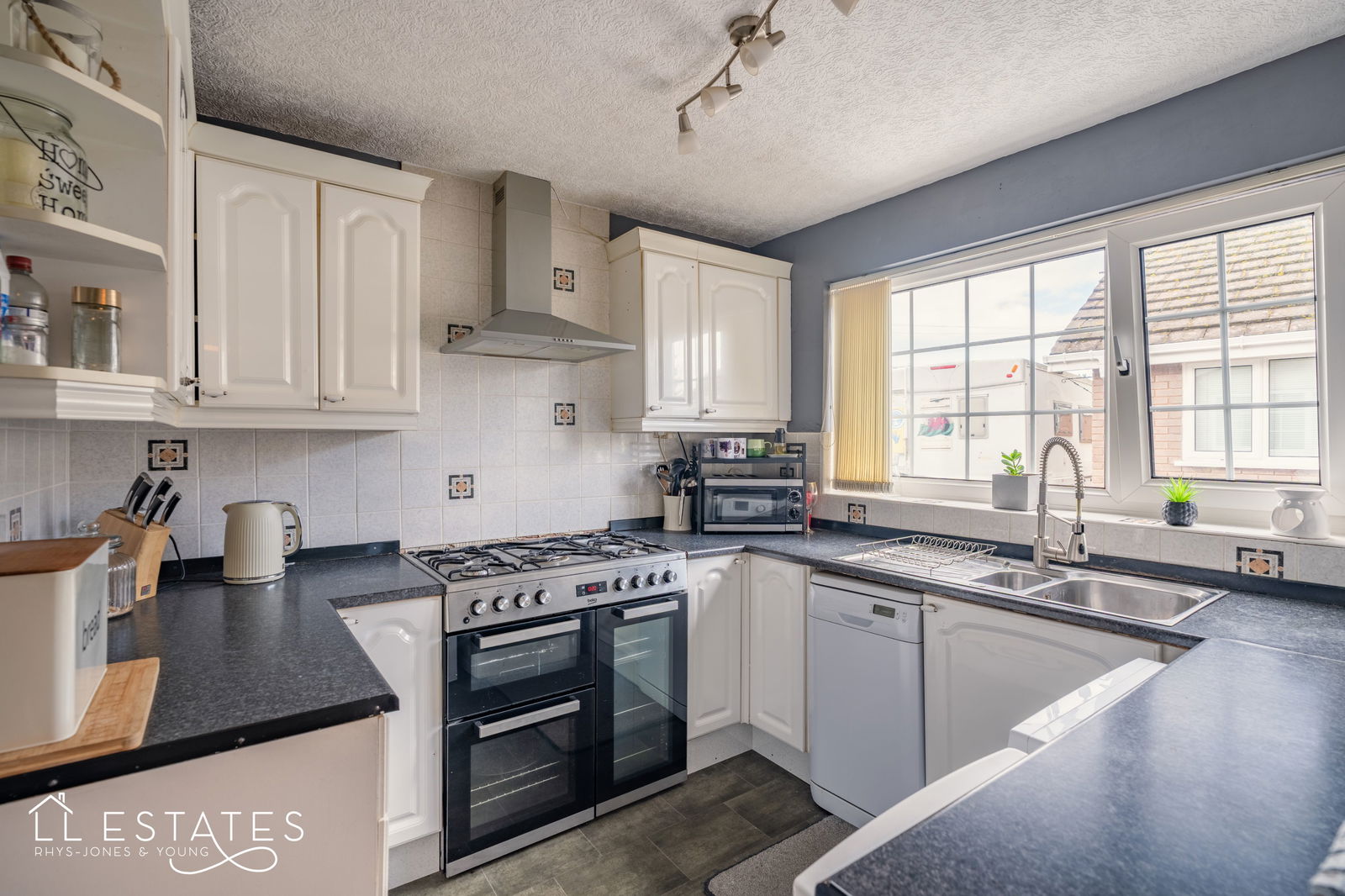 2 bed semi-detached bungalow for sale in Towyn Way West, Abergele  - Property Image 3