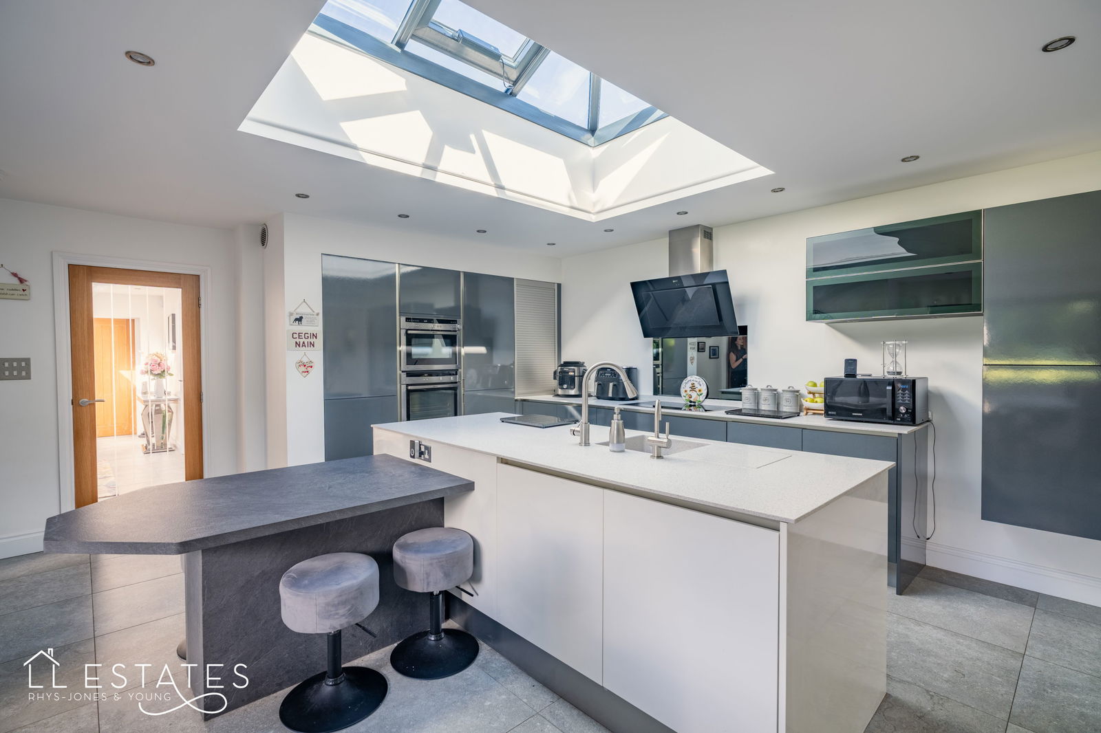 4 bed bungalow for sale in Mount Road, St. Asaph  - Property Image 4