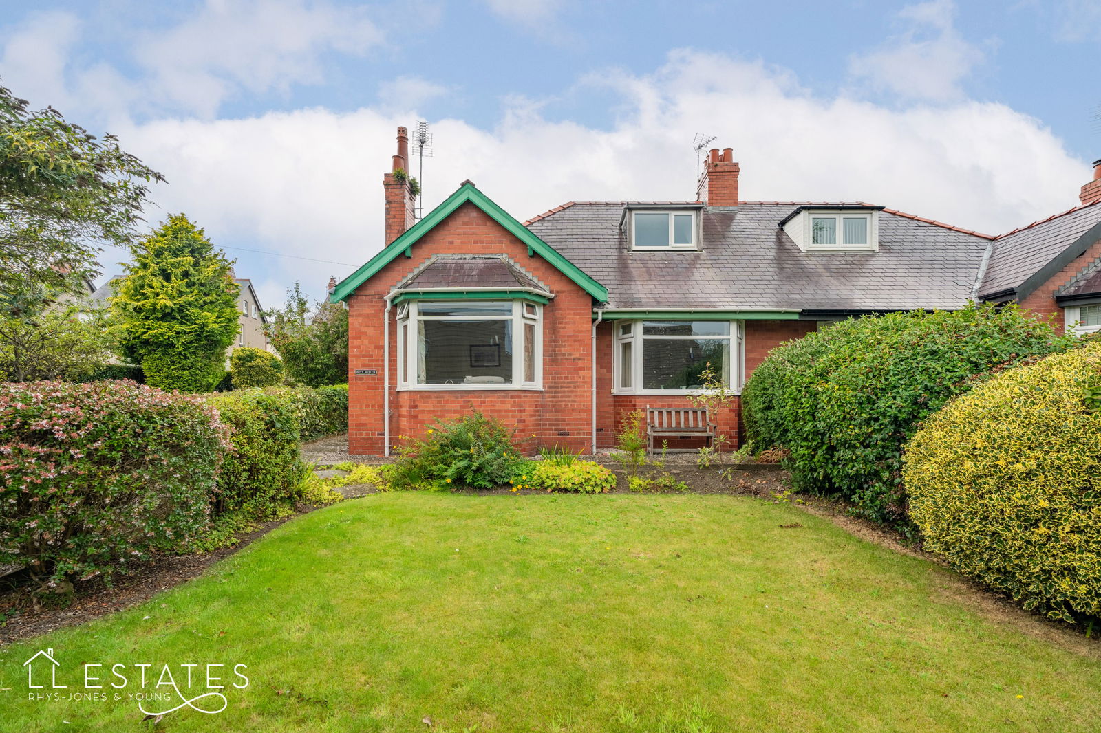 3 bed semi-detached bungalow for sale in Tower Way, Abergele - Property Image 1