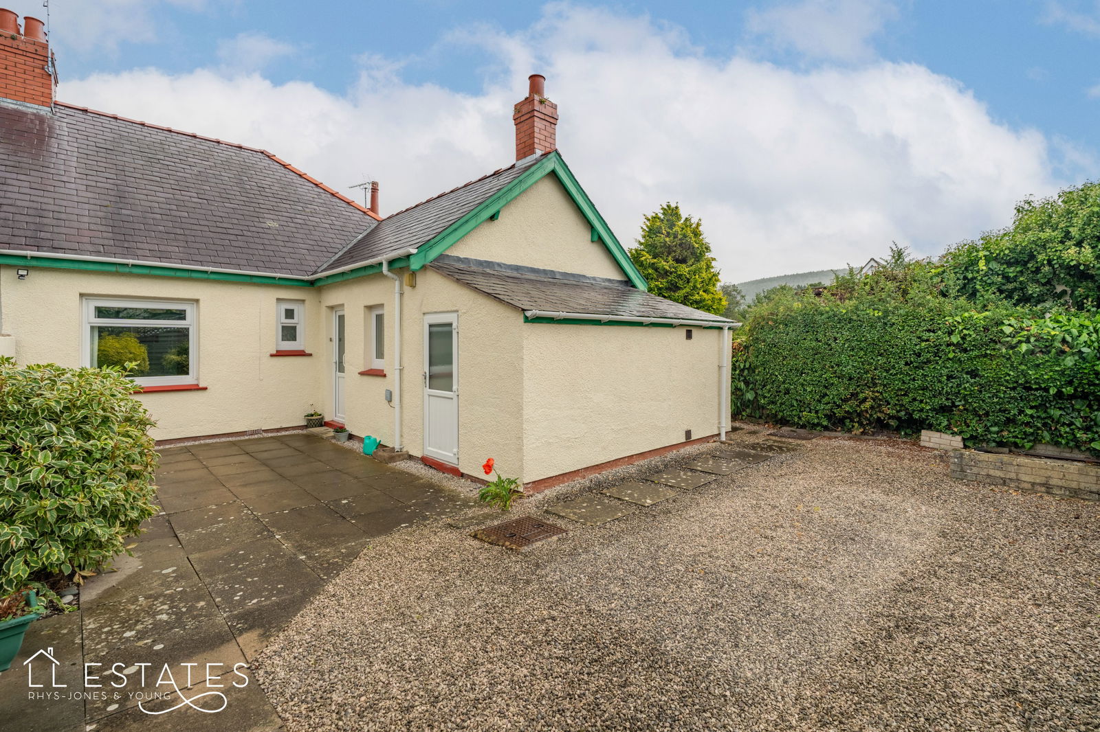 3 bed semi-detached bungalow for sale in Tower Way, Abergele  - Property Image 9