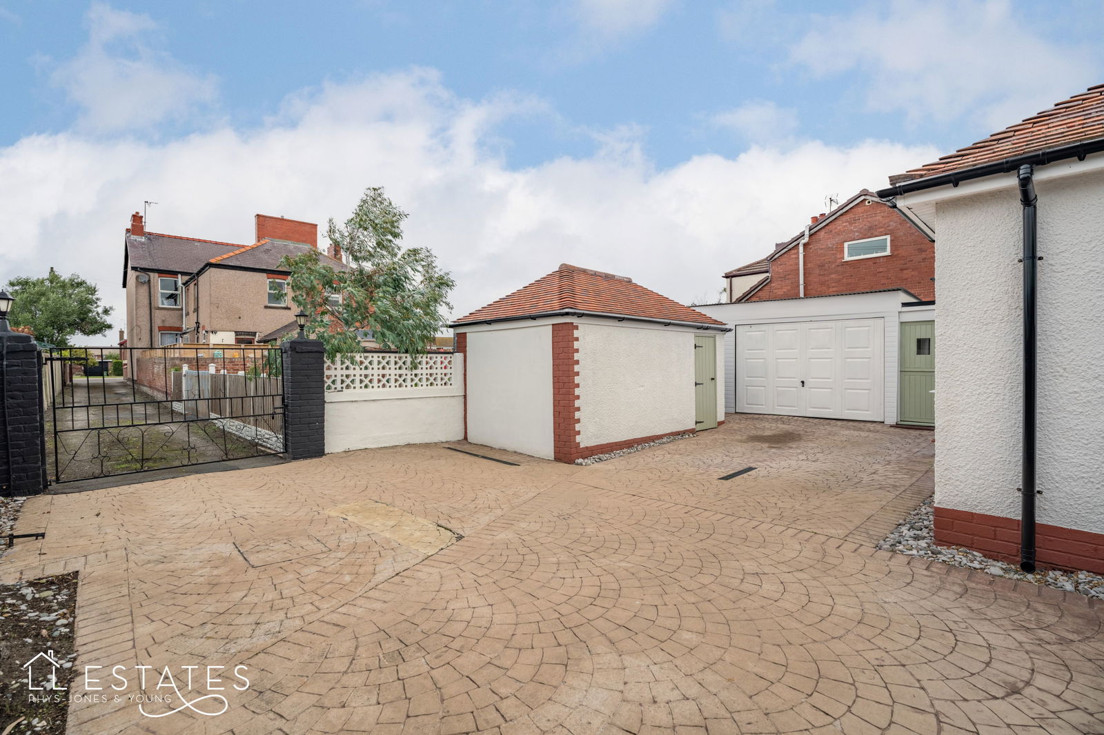 3 bed bungalow for sale in Victoria Road, Prestatyn 10