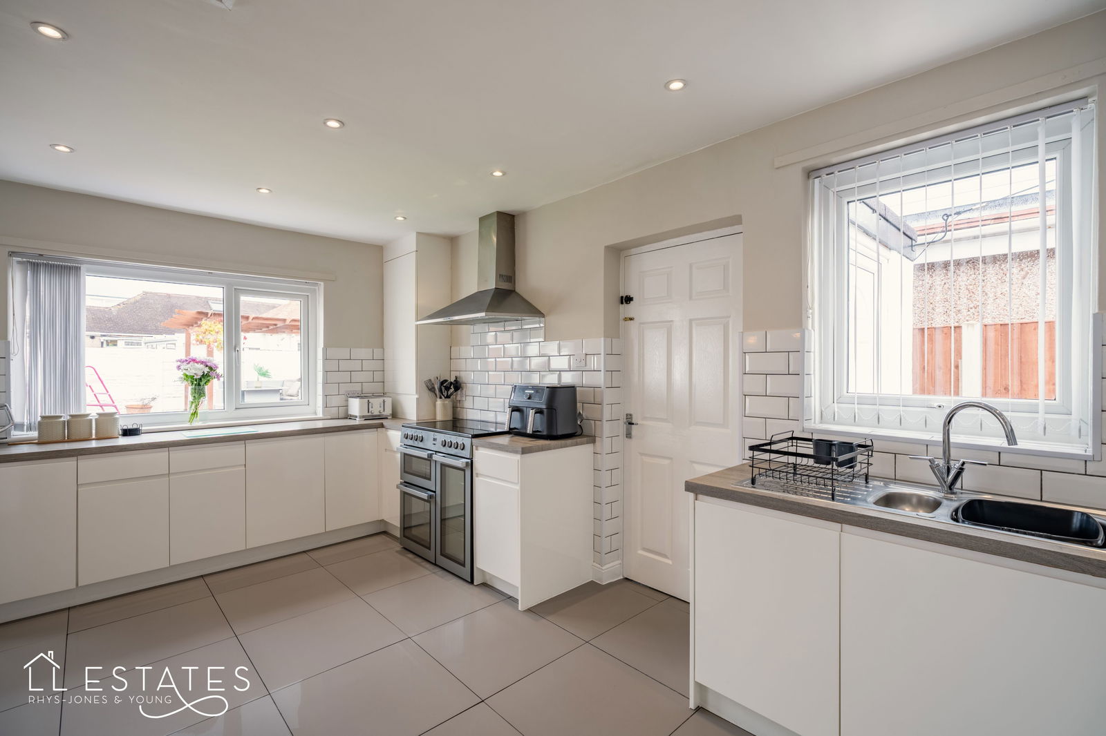 2 bed bungalow for sale in Gillian Drive, Rhyl  - Property Image 7