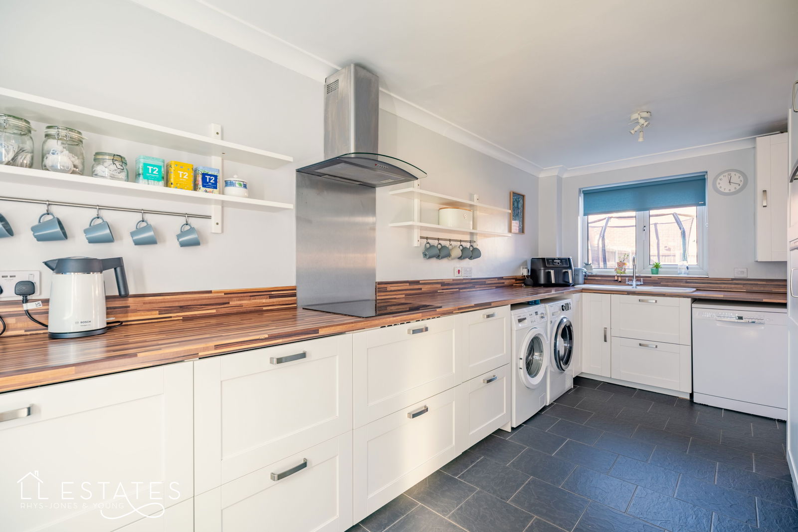 3 bed detached house for sale in Roseview Crescent, Kinmel Bay 2