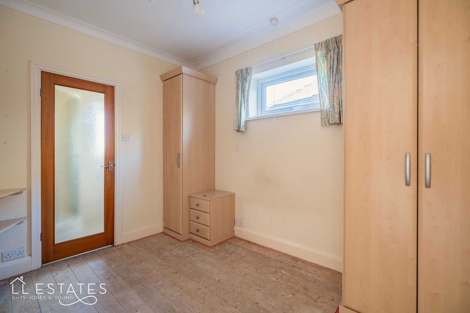 3 bed semi-detached bungalow for sale in Ffordd Ffynnon, Prestatyn  - Property Image 7