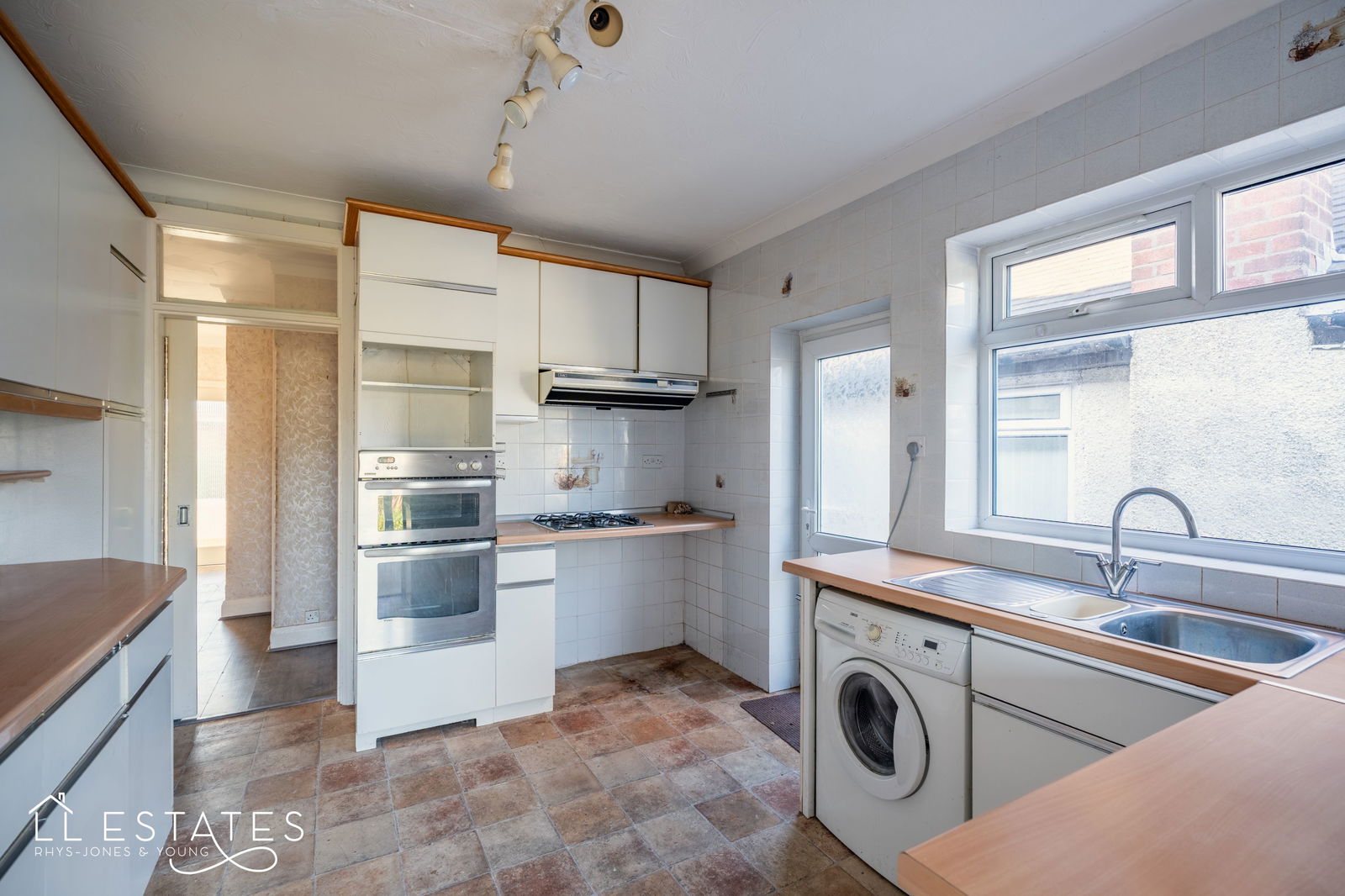 3 bed semi-detached bungalow for sale in Ffordd Ffynnon, Prestatyn  - Property Image 3