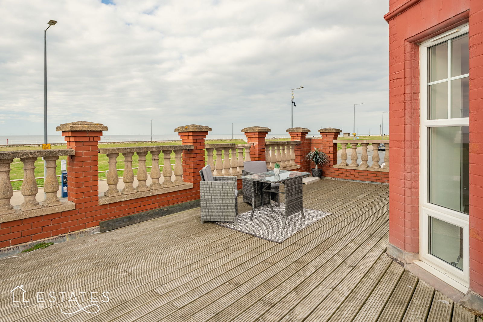 2 bed ground floor flat for sale in West Parade, Rhyl 3