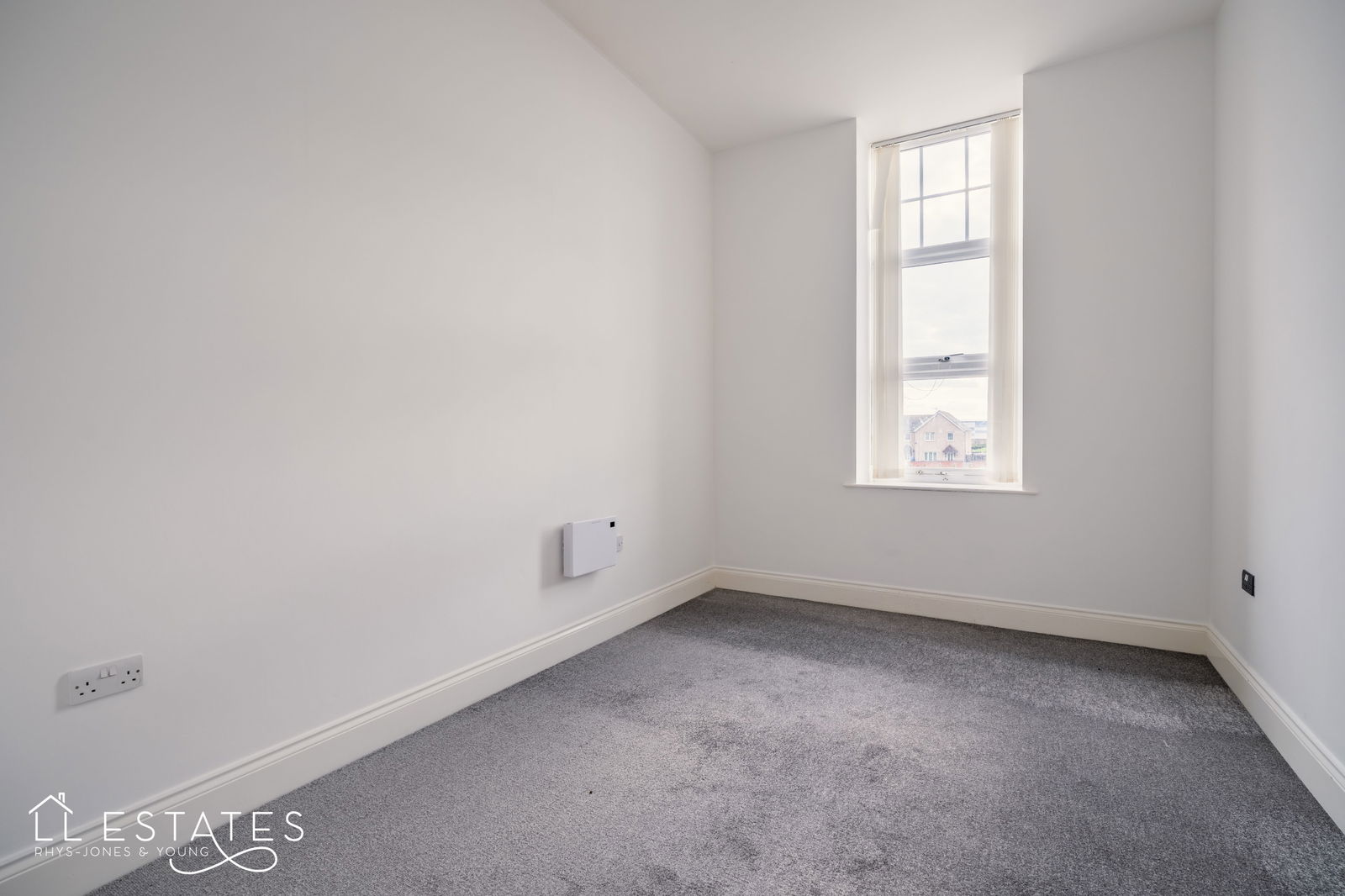 2 bed ground floor flat for sale in West Parade, Rhyl  - Property Image 6