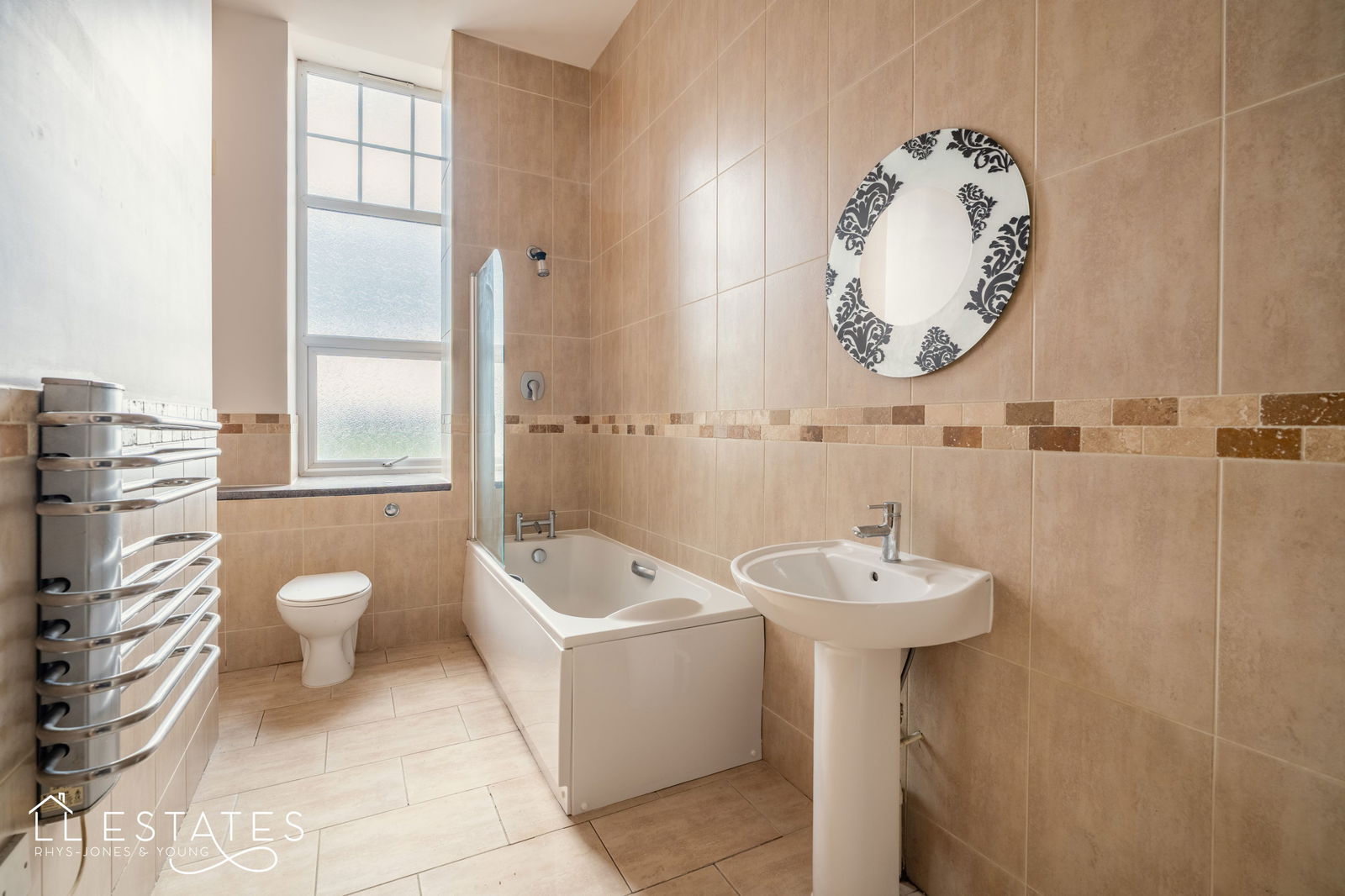 2 bed ground floor flat for sale in West Parade, Rhyl 6