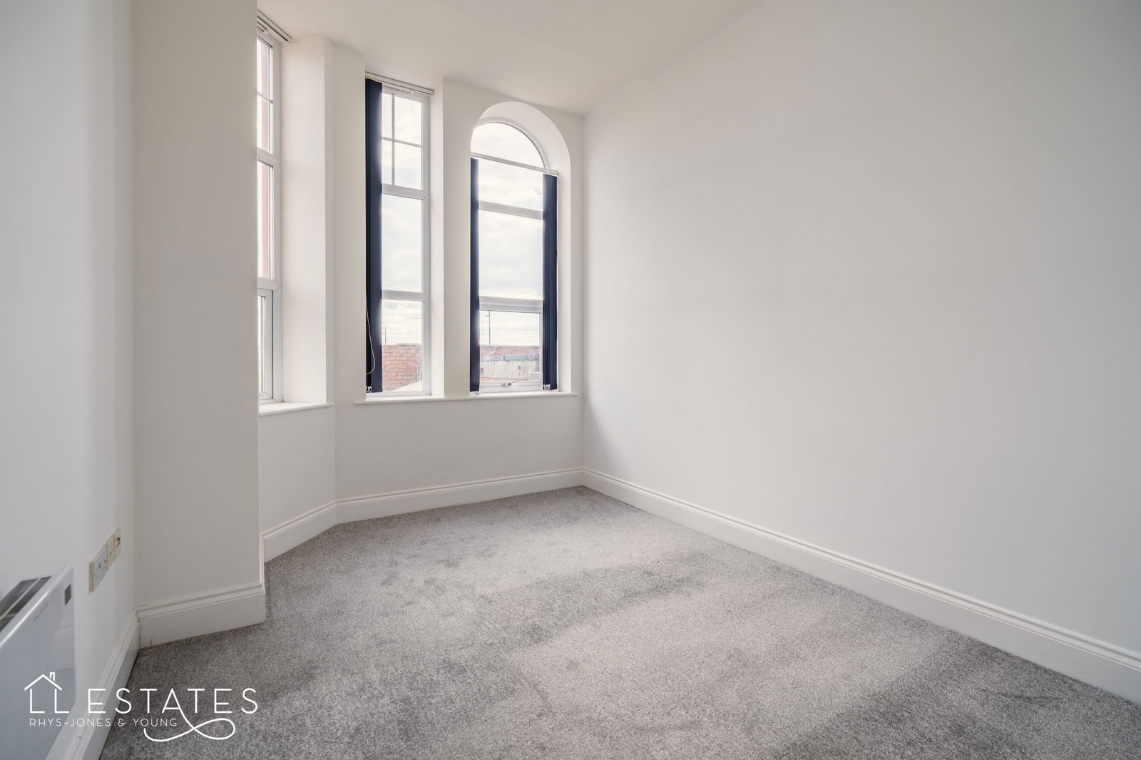 2 bed ground floor flat for sale in West Parade, Rhyl  - Property Image 5