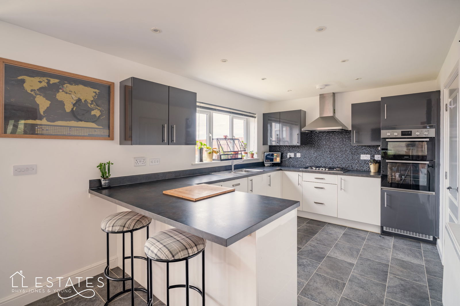 4 bed detached house for sale in Dyserth Road, Rhyl 2