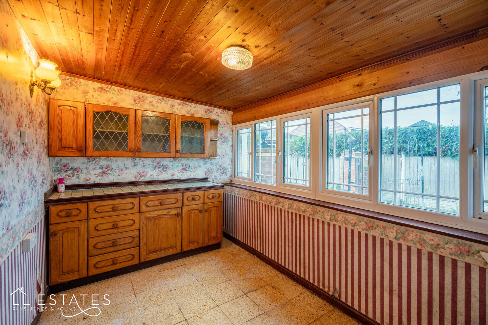 4 bed bungalow for sale in Morfa Avenue, Kinmel Bay  - Property Image 11