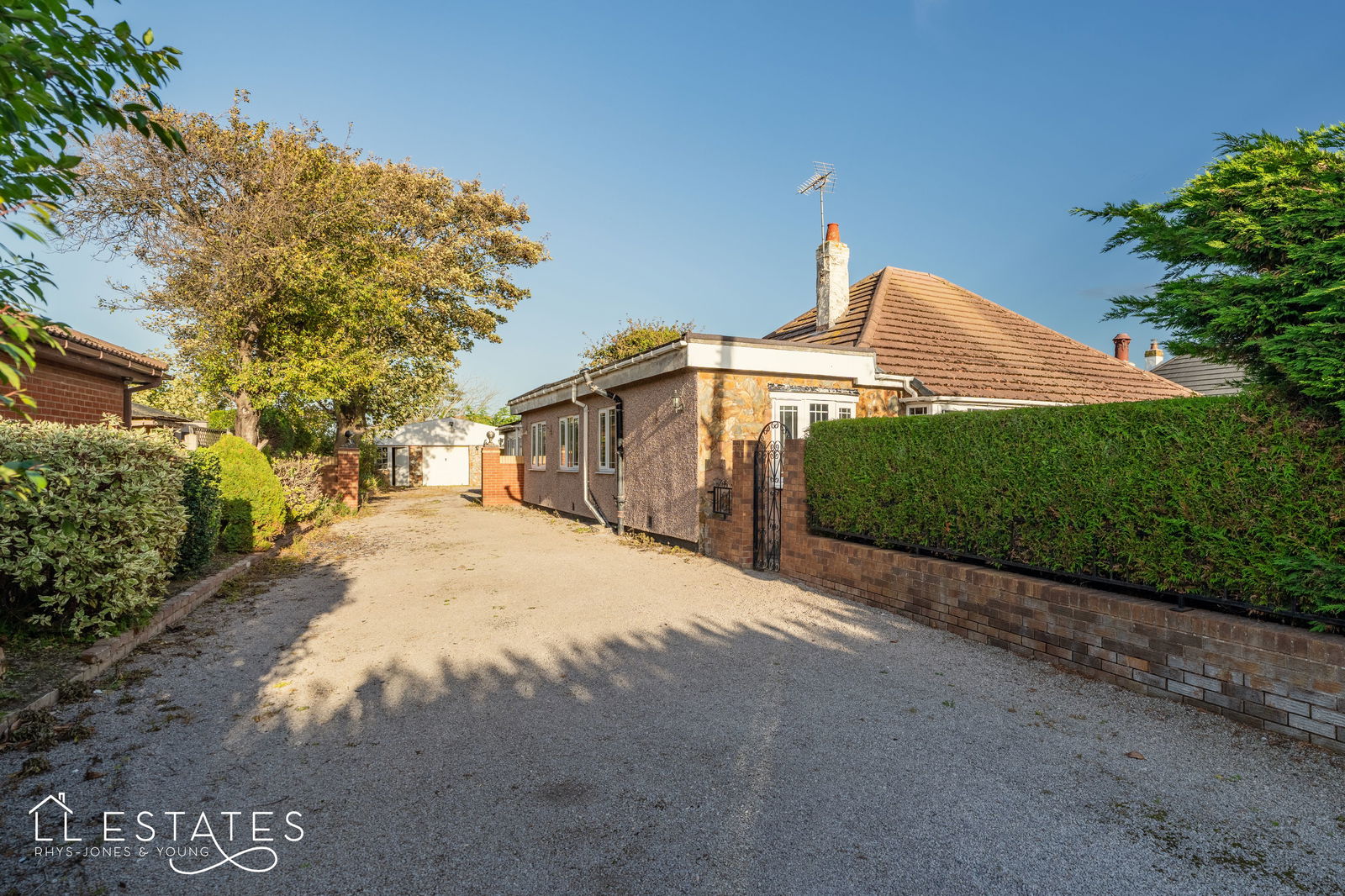 4 bed bungalow for sale in Morfa Avenue, Kinmel Bay  - Property Image 14