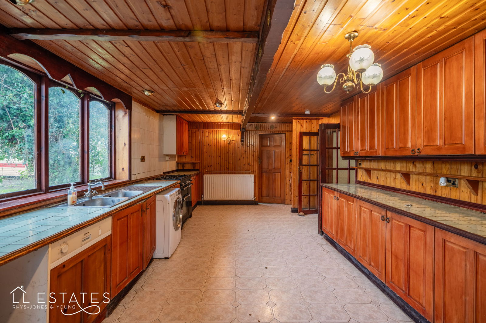 4 bed bungalow for sale in Morfa Avenue, Kinmel Bay 4