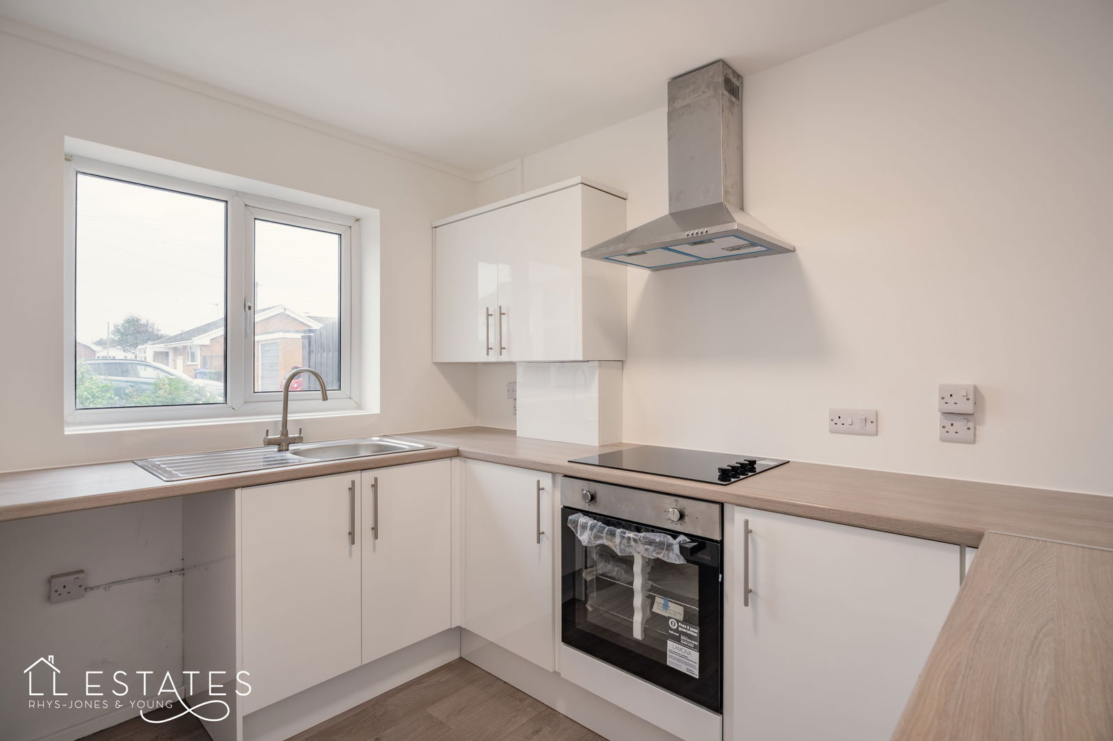 2 bed apartment for sale in Llys Alwen, Rhyl  - Property Image 3