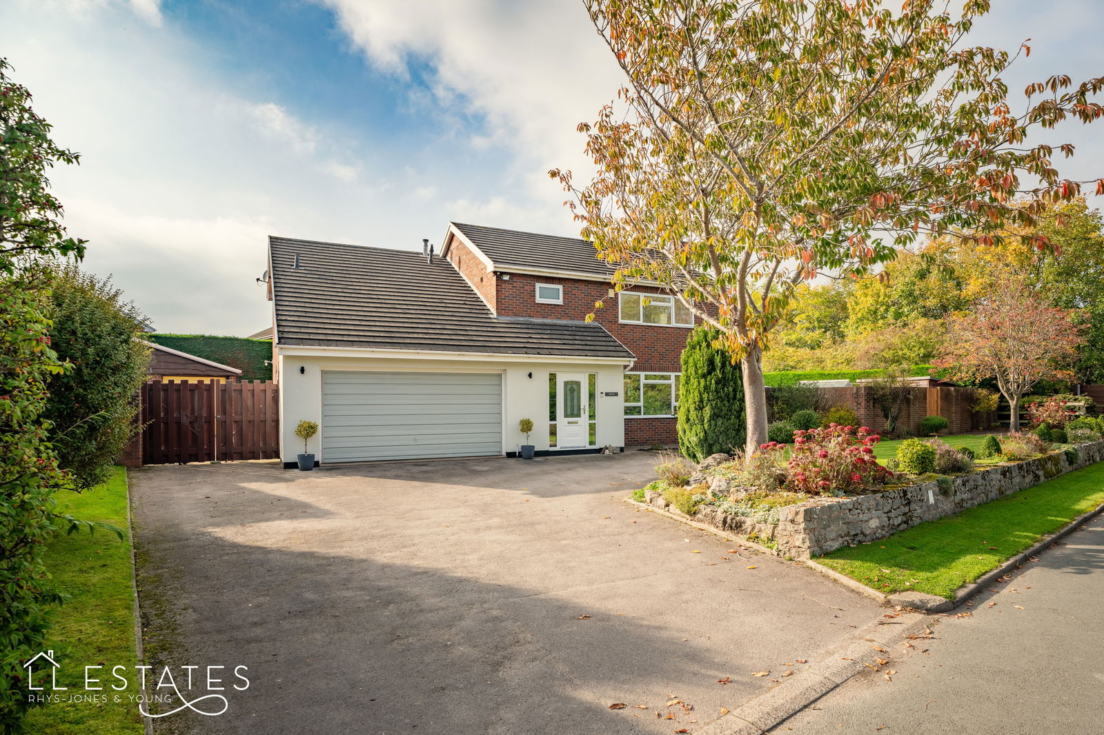 5 bed detached house for sale in Mount Road, St. Asaph - Property Image 1