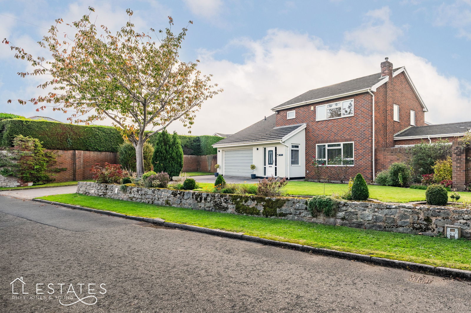 5 bed detached house for sale in Mount Road, St. Asaph 0