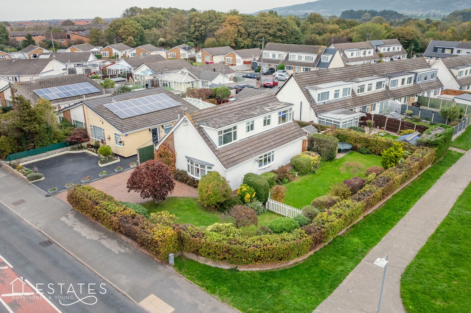 4 bed detached house for sale in Bryn Cwnin Road, Rhyl - Property Image 1