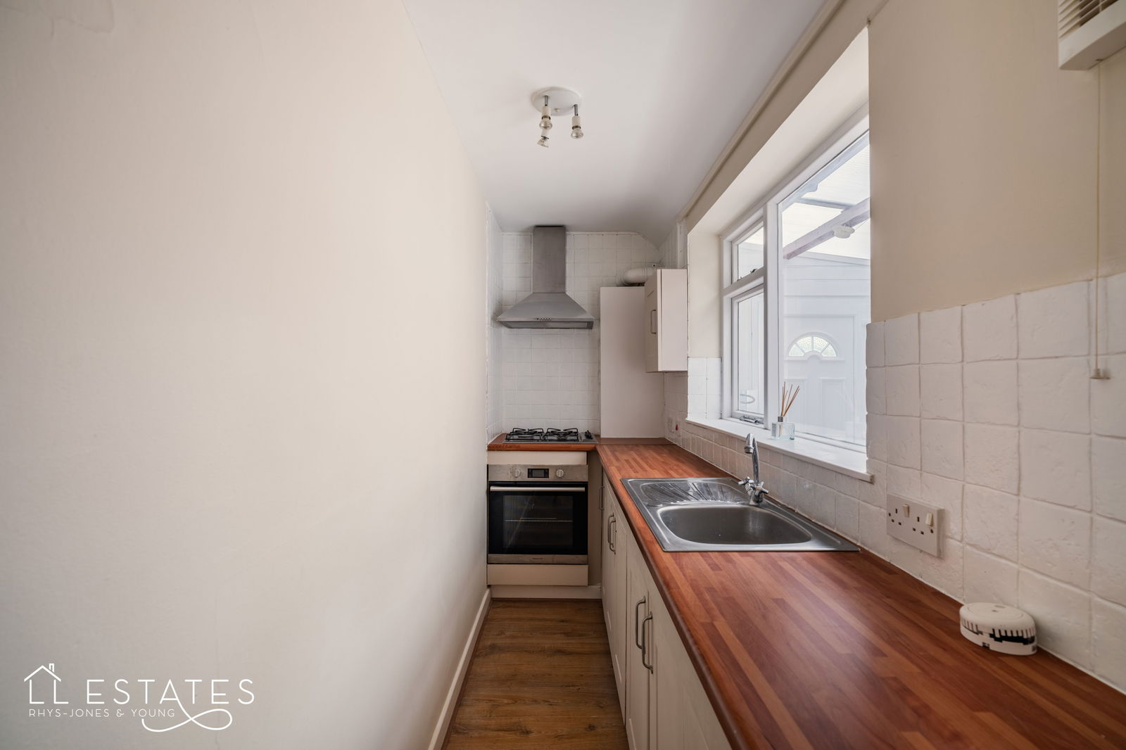 1 bed semi-detached bungalow for sale in Melyd Avenue, Prestatyn  - Property Image 4