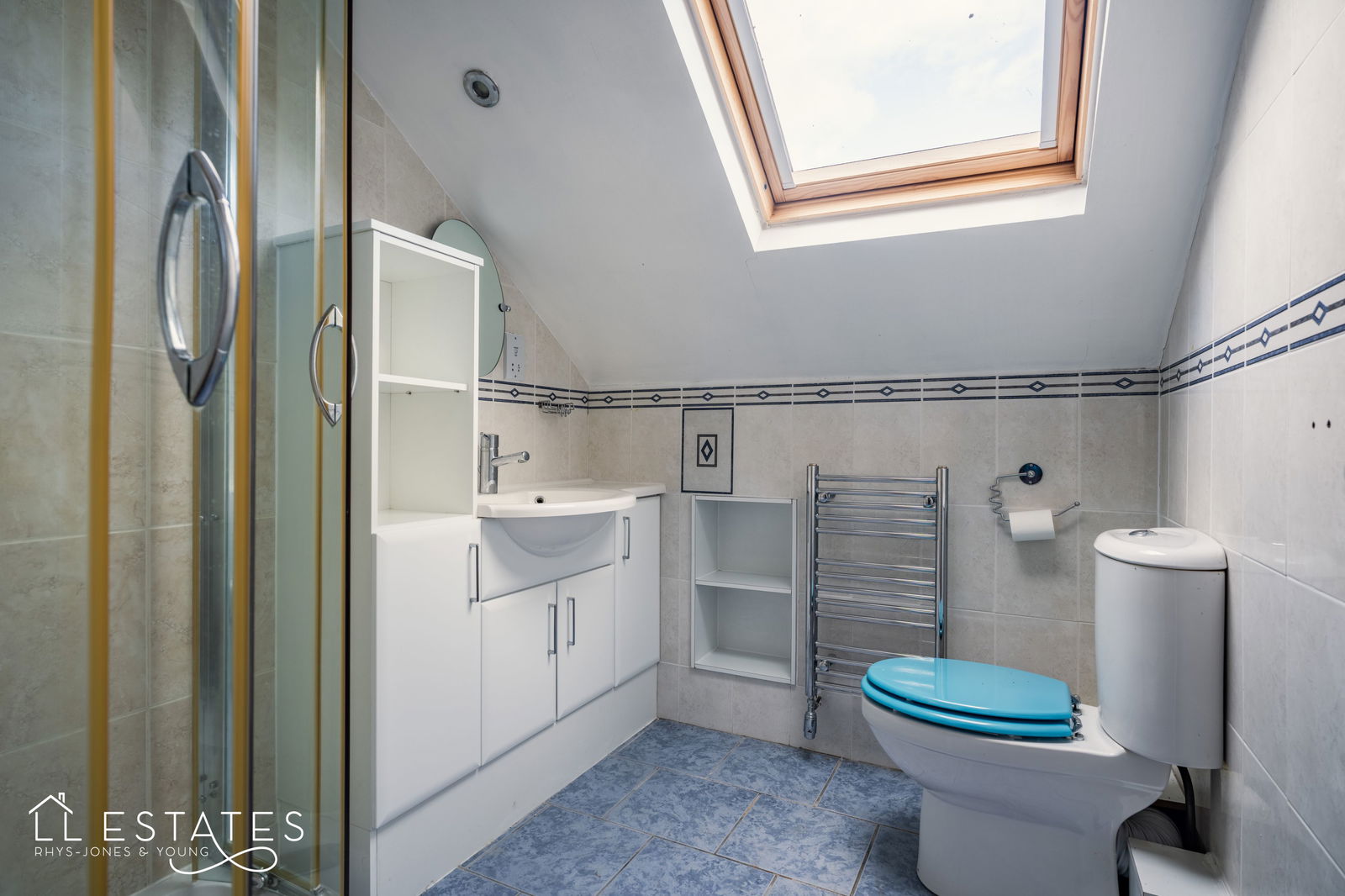 3 bed bungalow for sale in Highlands Road, Rhuddlan 10