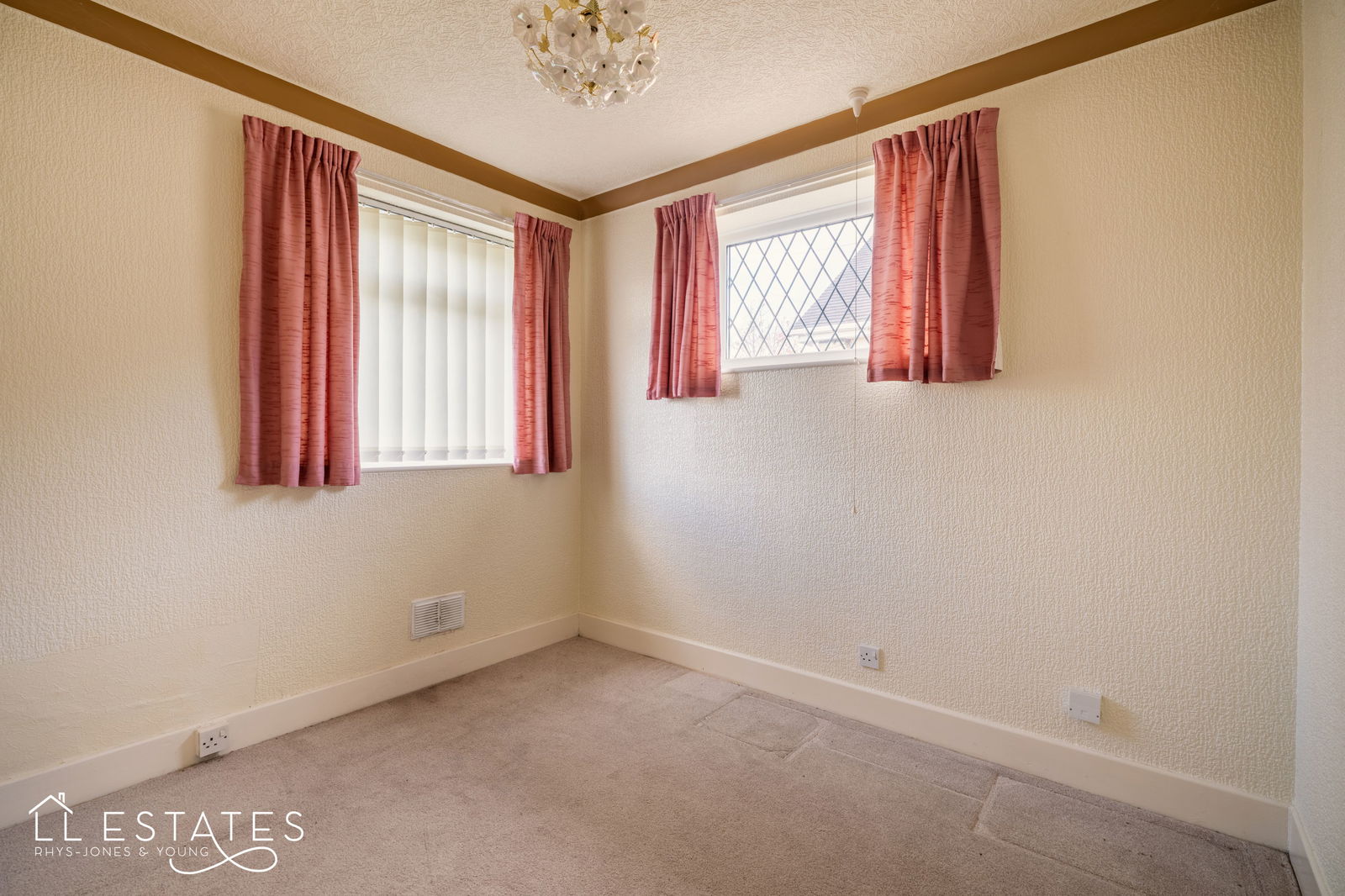 3 bed bungalow for sale in Highlands Road, Rhuddlan 6