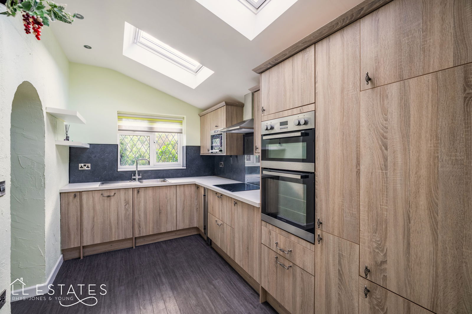 3 bed bungalow for sale in Highlands Road, Rhuddlan  - Property Image 3