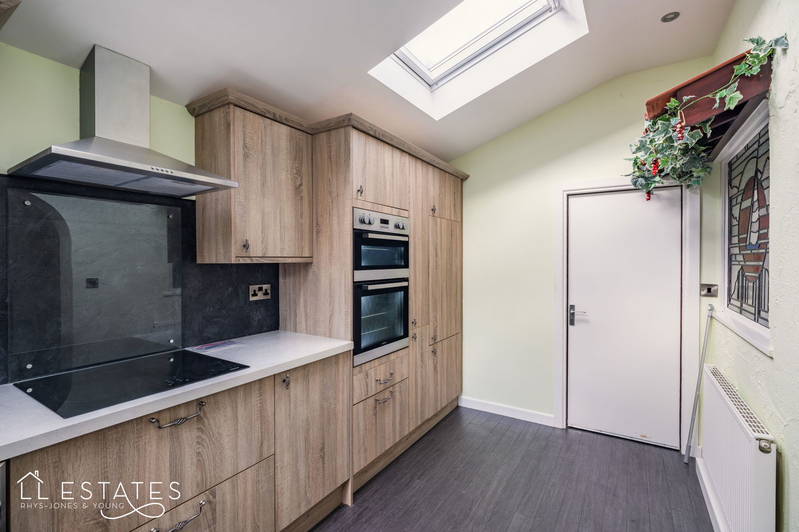 3 bed bungalow for sale in Highlands Road, Rhuddlan  - Property Image 4