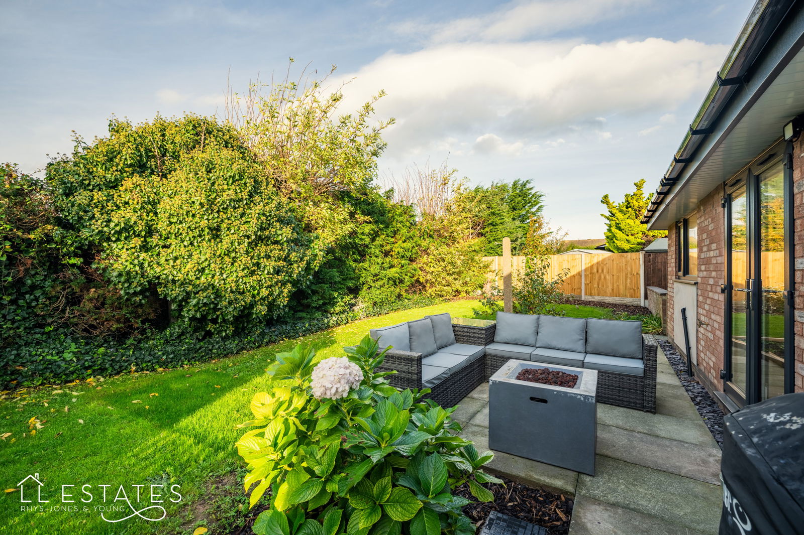 3 bed bungalow for sale in Rhodfa Cregyn, Abergele  - Property Image 2