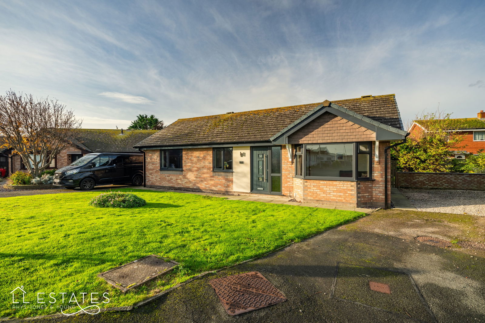 3 bed bungalow for sale in Rhodfa Cregyn, Abergele  - Property Image 1