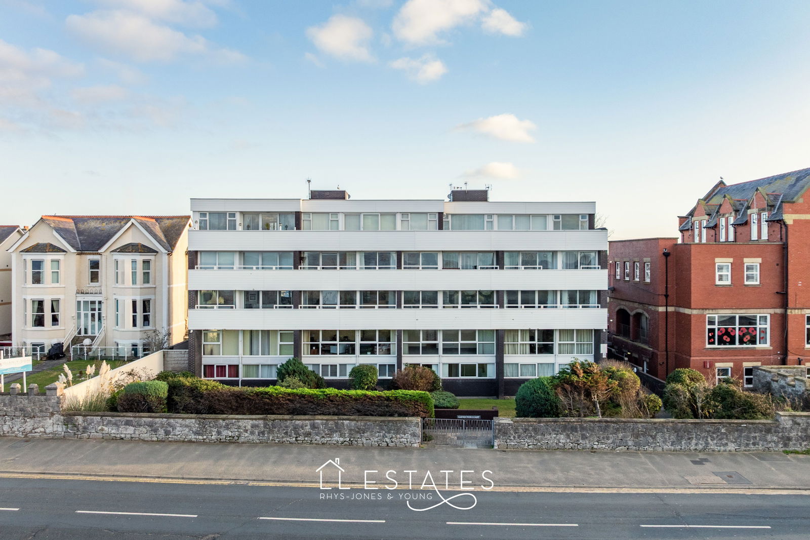 1 bed apartment for sale in Glendower Court, Rhyl - Property Image 1