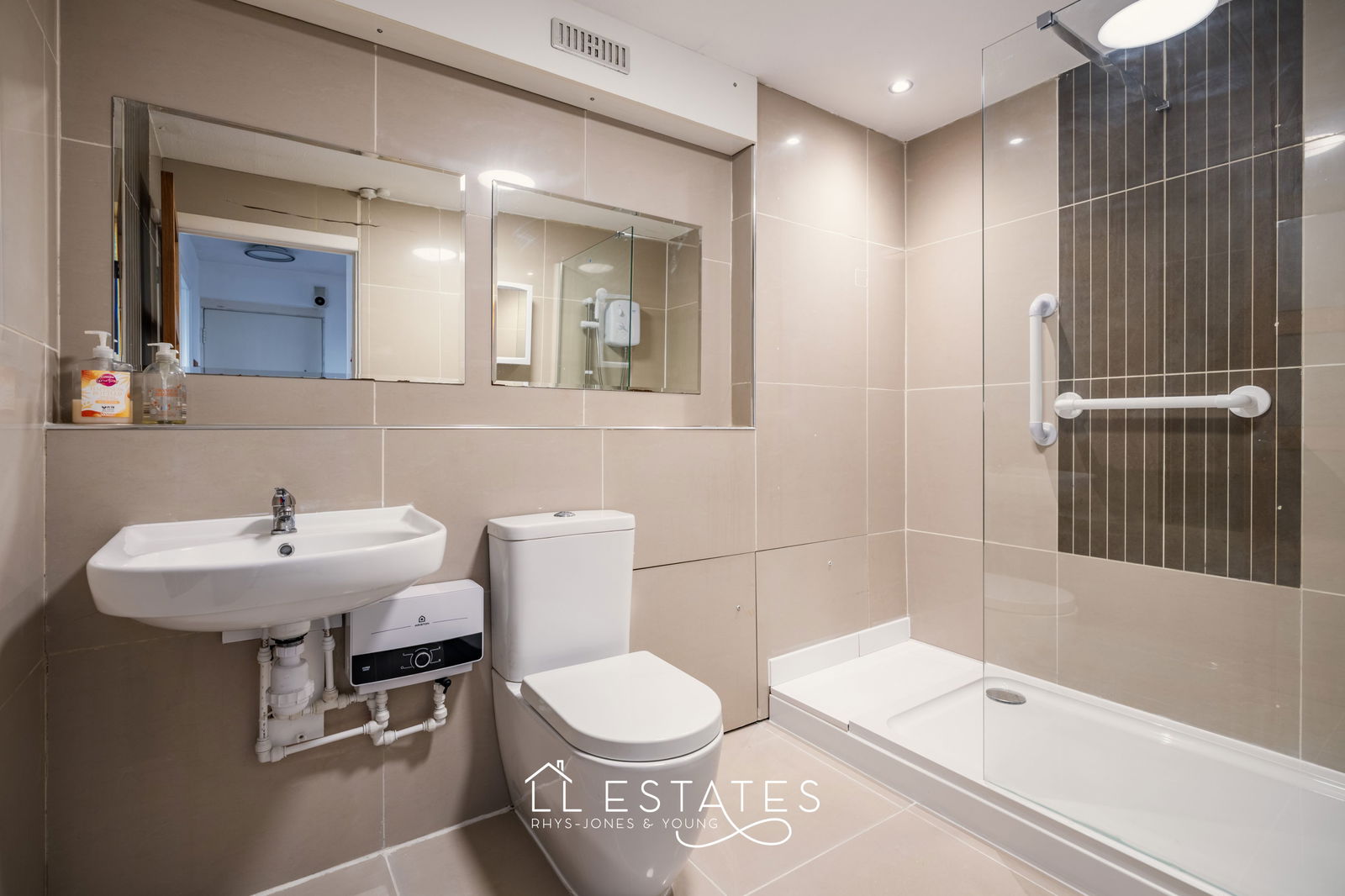 1 bed apartment for sale in Glendower Court, Rhyl 6