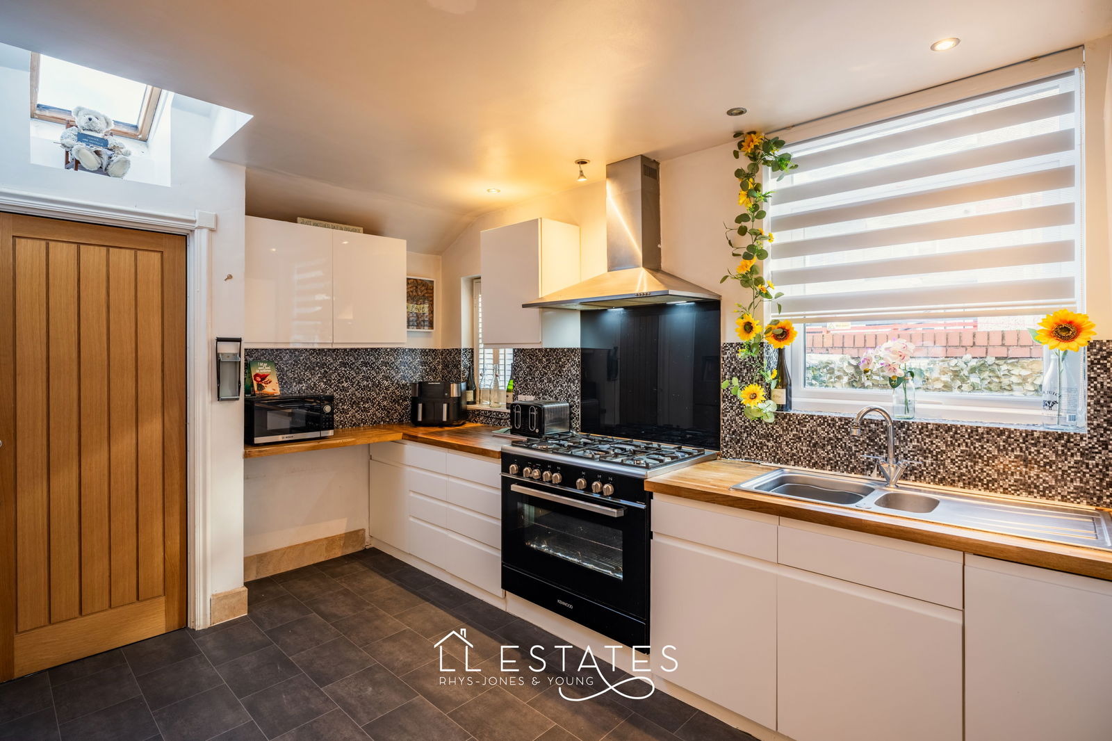 4 bed end of terrace house for sale in Butterton Road, Rhyl 1