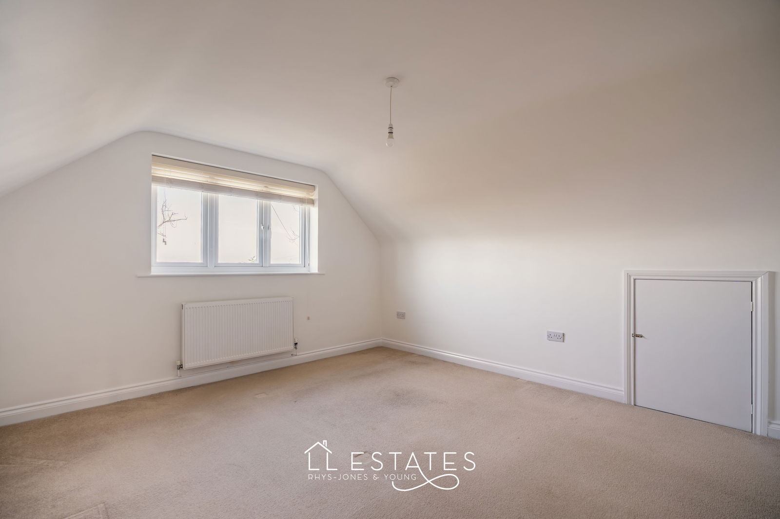 4 bed detached house for sale, Trelogan 8