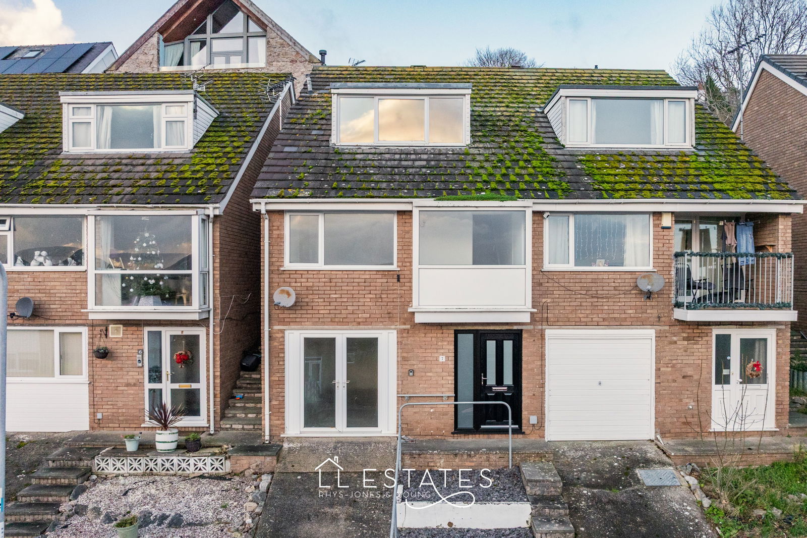 3 bed semi-detached house for sale in Ormeside, Penrhynside - Property Image 1