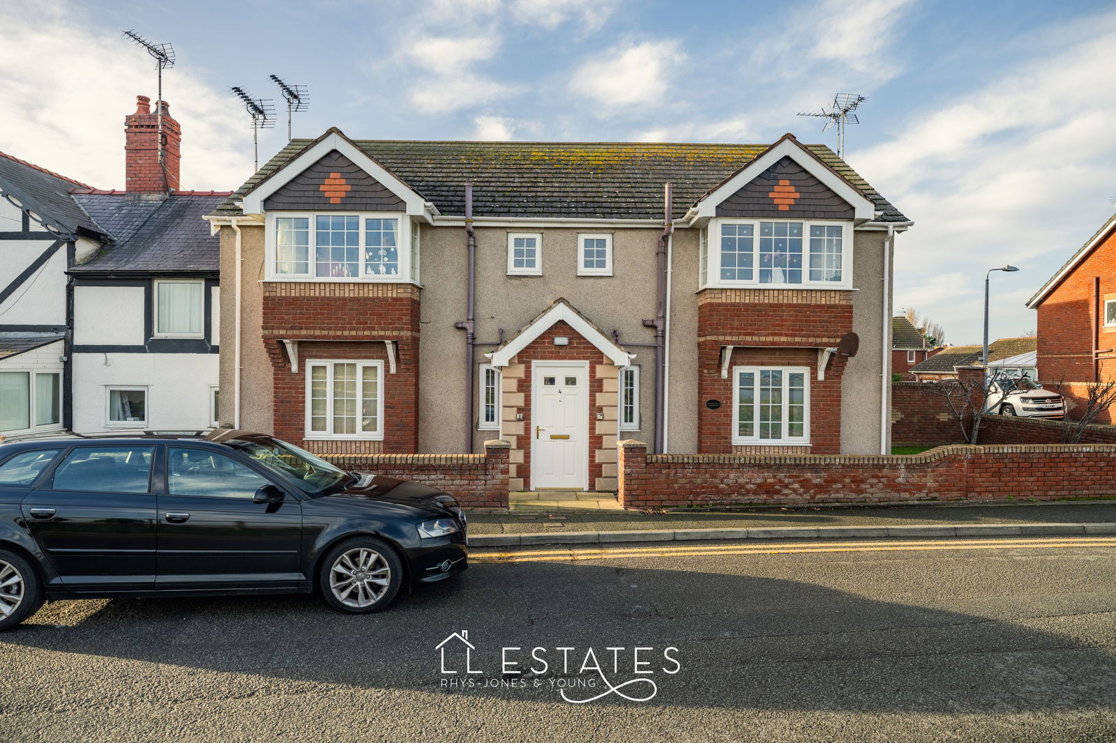 4 bed apartment for sale in Old Foryd Road, Rhyl  - Property Image 1