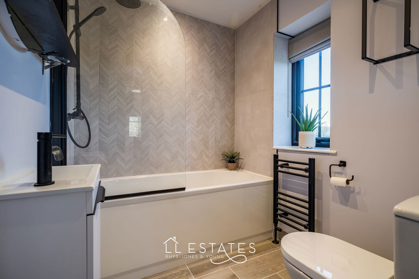 5 bed detached house for sale, Lloc 23