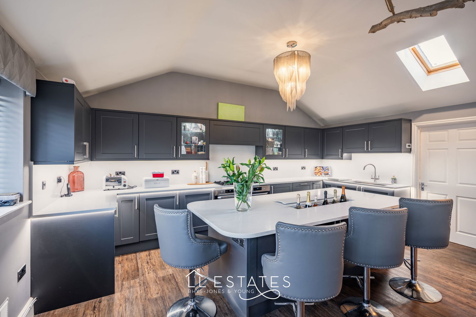 4 bed bungalow for sale in Ogwen Avenue, Kinmel Bay, LL18 5ER  - Property Image 5