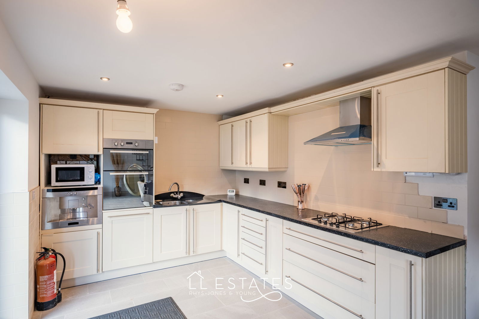 4 bed bungalow for sale in Ogwen Avenue, Kinmel Bay, LL18 5ER  - Property Image 18