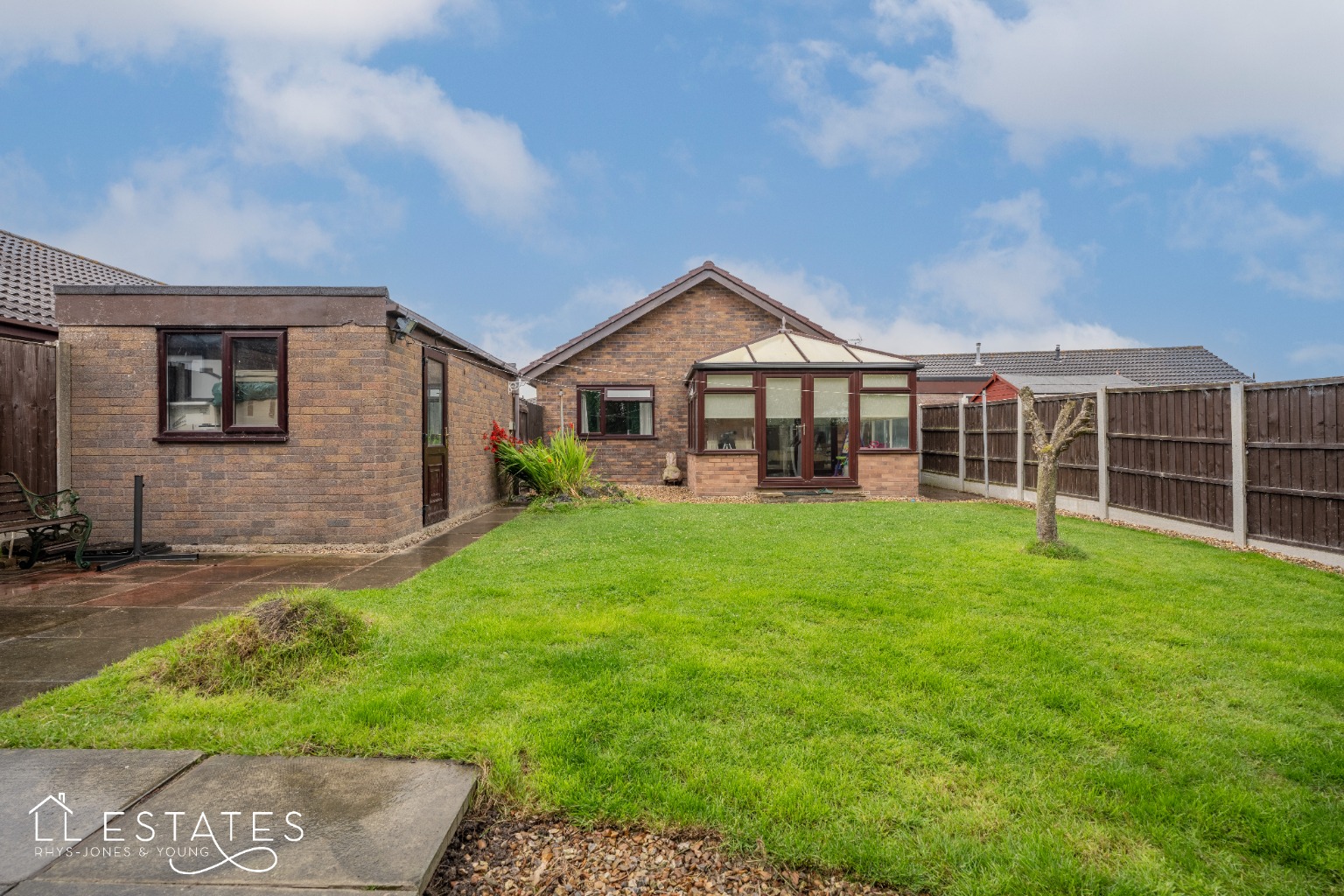 3 bed detached bungalow for sale in Trem-Y-Castell  - Property Image 2