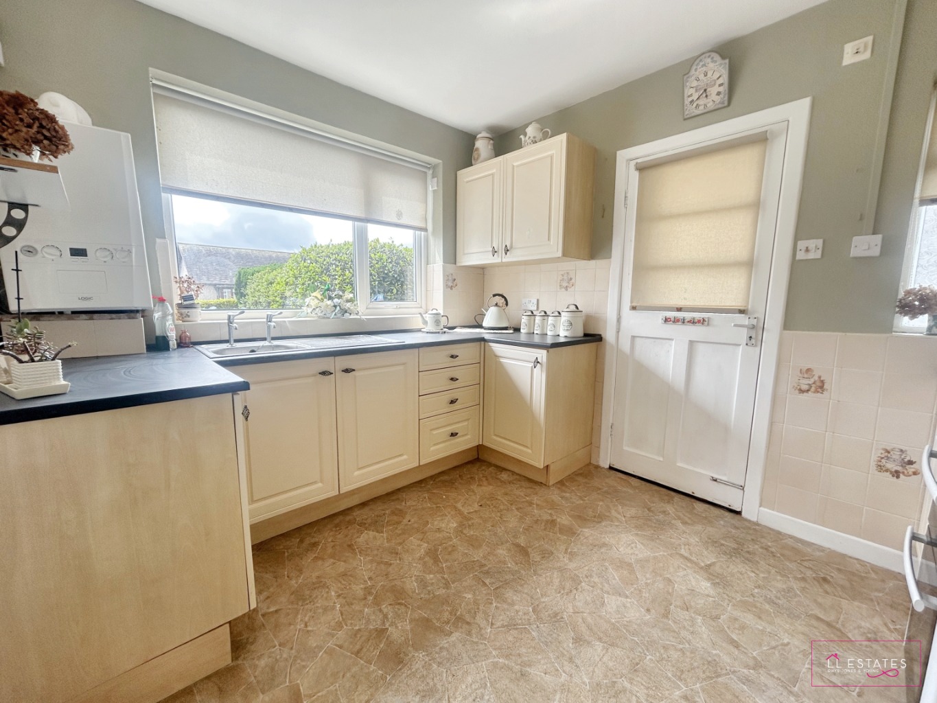 2 bed detached bungalow for sale in Highlands Road, Denbighshire  - Property Image 3