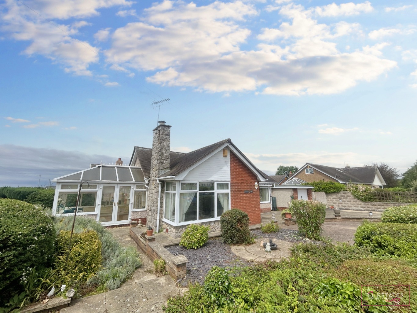 2 bed detached bungalow for sale in Highlands Road, Denbighshire - Property Image 1